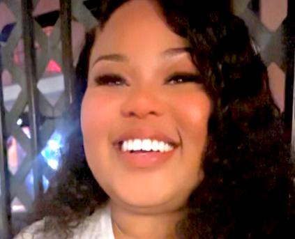 Shy Girl Alone - amouraxluxe