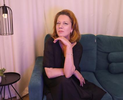 Girl Alone - Lea_Pure