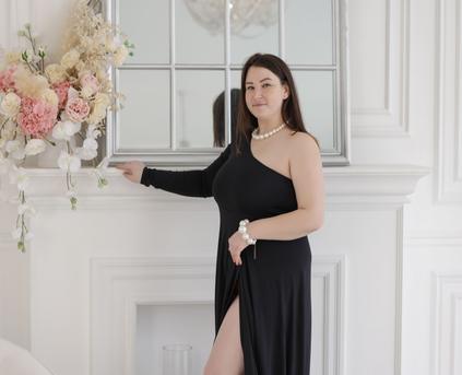 Shy Girl Alone - AngelikaColiveren