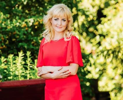 Shy Girl Alone - Leila79