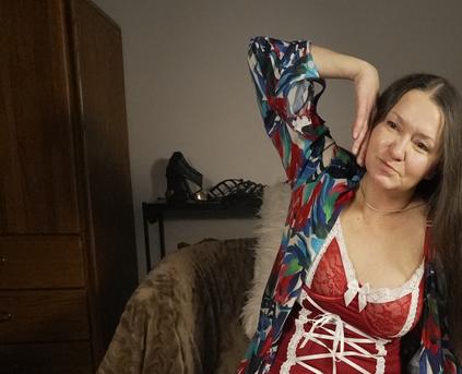 Girl Alone - EmiliaFerroNetwork