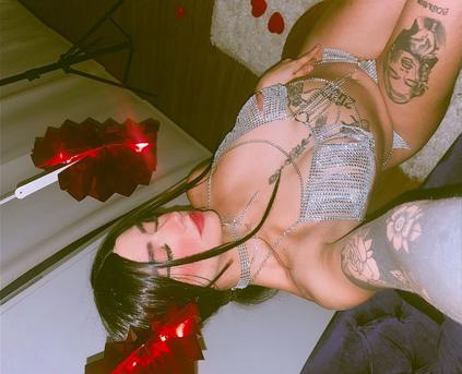 Girl Alone - Perla_Dumon