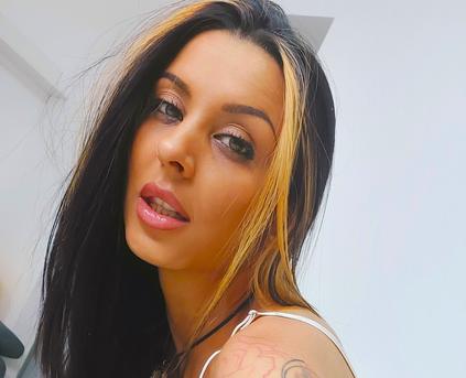 Girl Alone - ReinaDelRey