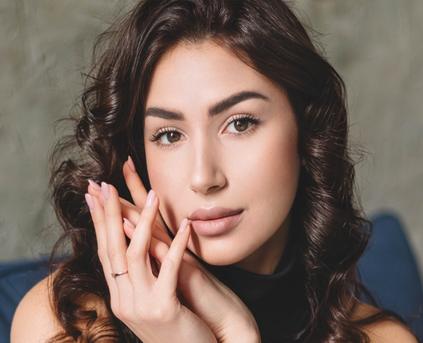 Girl Alone - OliviaSmits