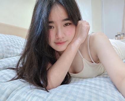 Shy Girl Alone - MiinaLi