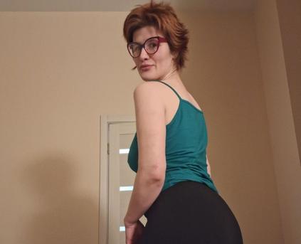 Girl Alone - Ariella_Kissy