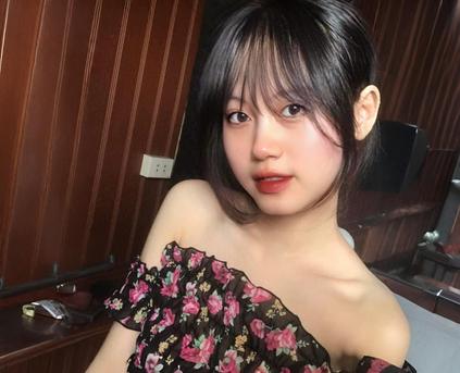 Girl Alone - Minakie