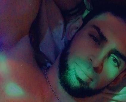 Guy Alone (Straight) - Thumper503