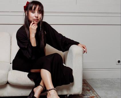 Shy Girl Alone - AkiraRH98