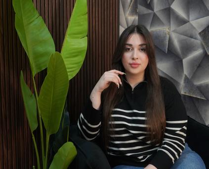 Shy Girl Alone - NikaToddes