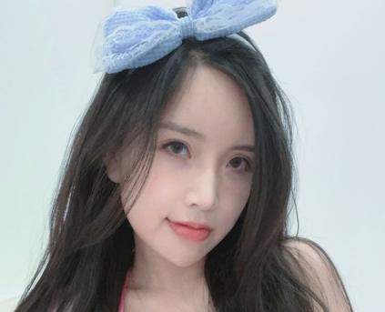 Shy Girl Alone - GummieCutie