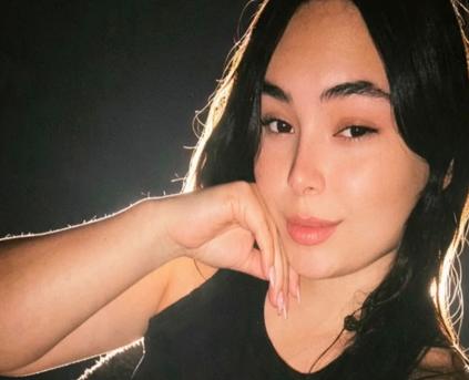 Girl Alone - LeoSunshineX