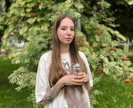 Shy Girl Alone - Elina_Doren