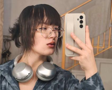 Girl Alone - PixieRiZZ