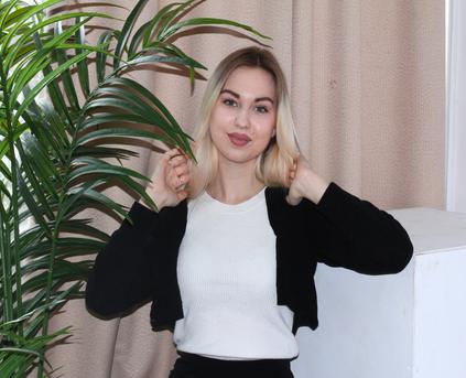 Shy Girl Alone - NicoleBenson