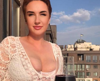 Shy Girl Alone - Ellarosxxx