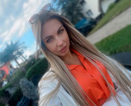 Girl Alone - AmandaSexyLA