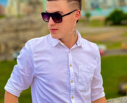 Guy Alone (Gay) - kenFerrer