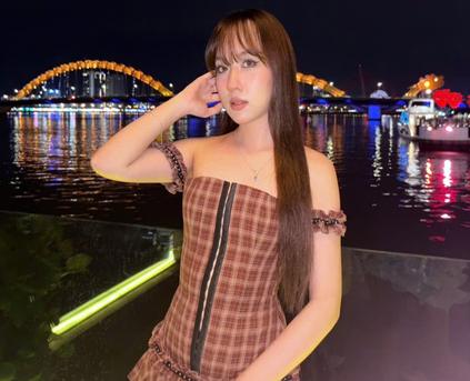 Girl Alone - Donna02Loves