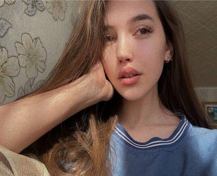 Shy Girl Alone - SweetLilith