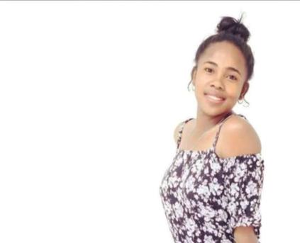 Girl Alone - EvaVixenPress