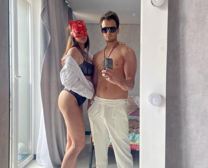 Girl and Guy (Couples) - StellaAndRoland