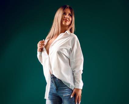 Girl Alone - AnnieStyles