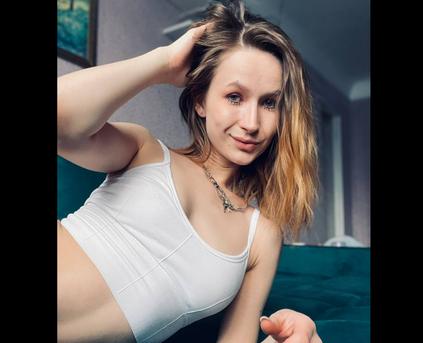 Shy Girl Alone - Bloomsy