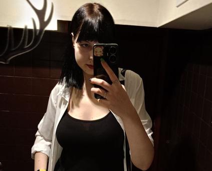 Shy Girl Alone - Sofia_Sterns