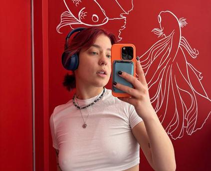 Shy Girl Alone - Nikki_Ginger