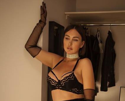 Girl Alone - emm_quince