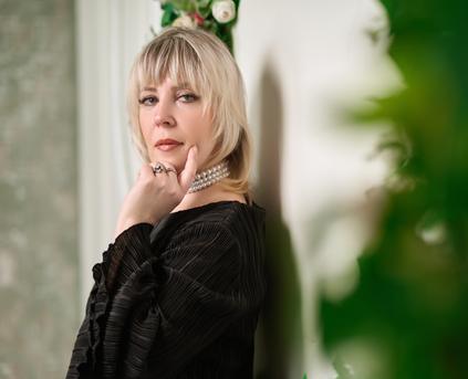 Shy Girl Alone - AnnaMall